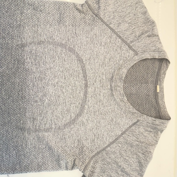 Lululemon Athletica Gray Short Sleeve Tee - Picture 2 of 5